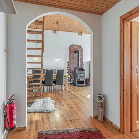 2 Bedroom Stunning In *