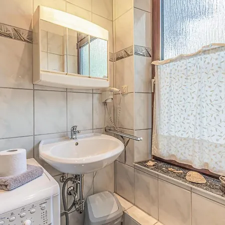 2 Bedroom Stunning In *
